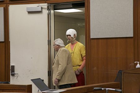 Vụ kỹ sư Google đánh chết vợ: Tên chồng sát nhân lần đầu xuất hiện tại tòa, hình ảnh trang phục và biểu cảm trên gương mặt gây chú ý- Ảnh 2.