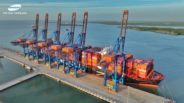 Siêu tàu container mang tên Thủ đô Việt Nam do hãng tàu Đức sở hữu: Thuộc lớp tàu lớn nhất thế giới tải trọng 225.000 tấn, chở lượng hàng hóa hàng tỷ đô chu du khắp trái đất- Ảnh 3.