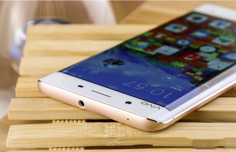 10 năm sau khi bị 'bẻ cong', smartphone Android mới 'thẳng' trở lại - Công tội ở ai?- Ảnh 3. 10 năm sau khi bị 'bẻ cong', smartphone Android mới 'thẳng' trở lại - Công tội ở ai?- Ảnh 3.