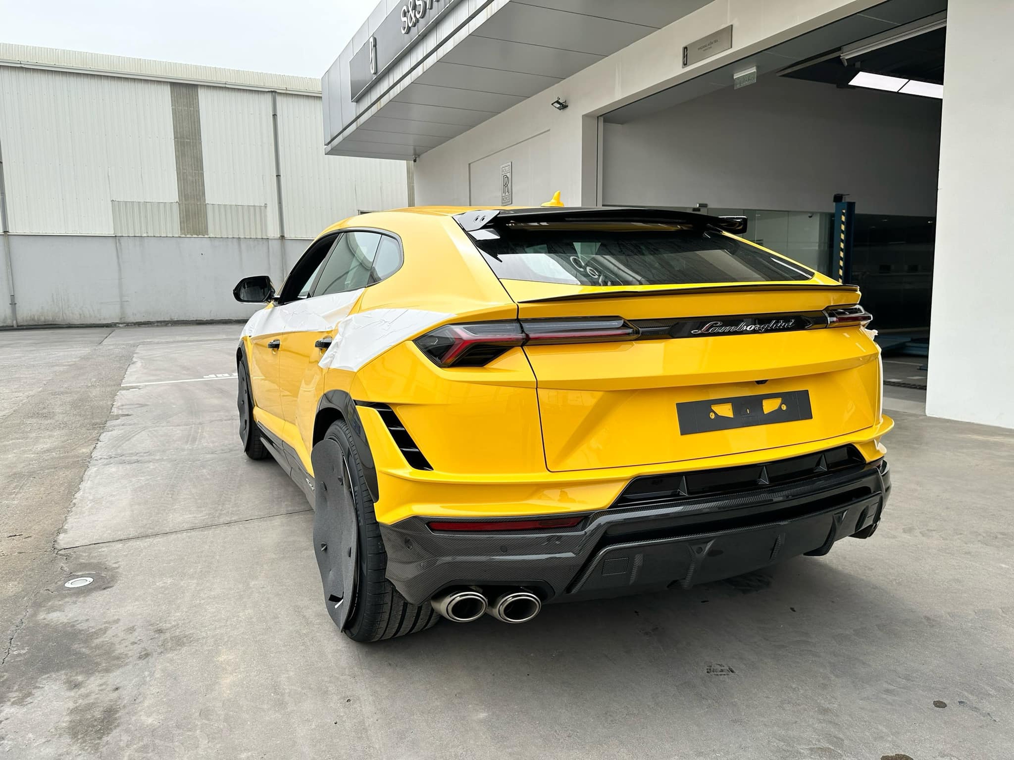 Được chồng tặng Lamborghini Urus Performance đúng dịp sinh nhật, Đoàn Di Băng công bố: 'Sắp treo biển thần tài lớn mới trúng đấu giá'- Ảnh 4.