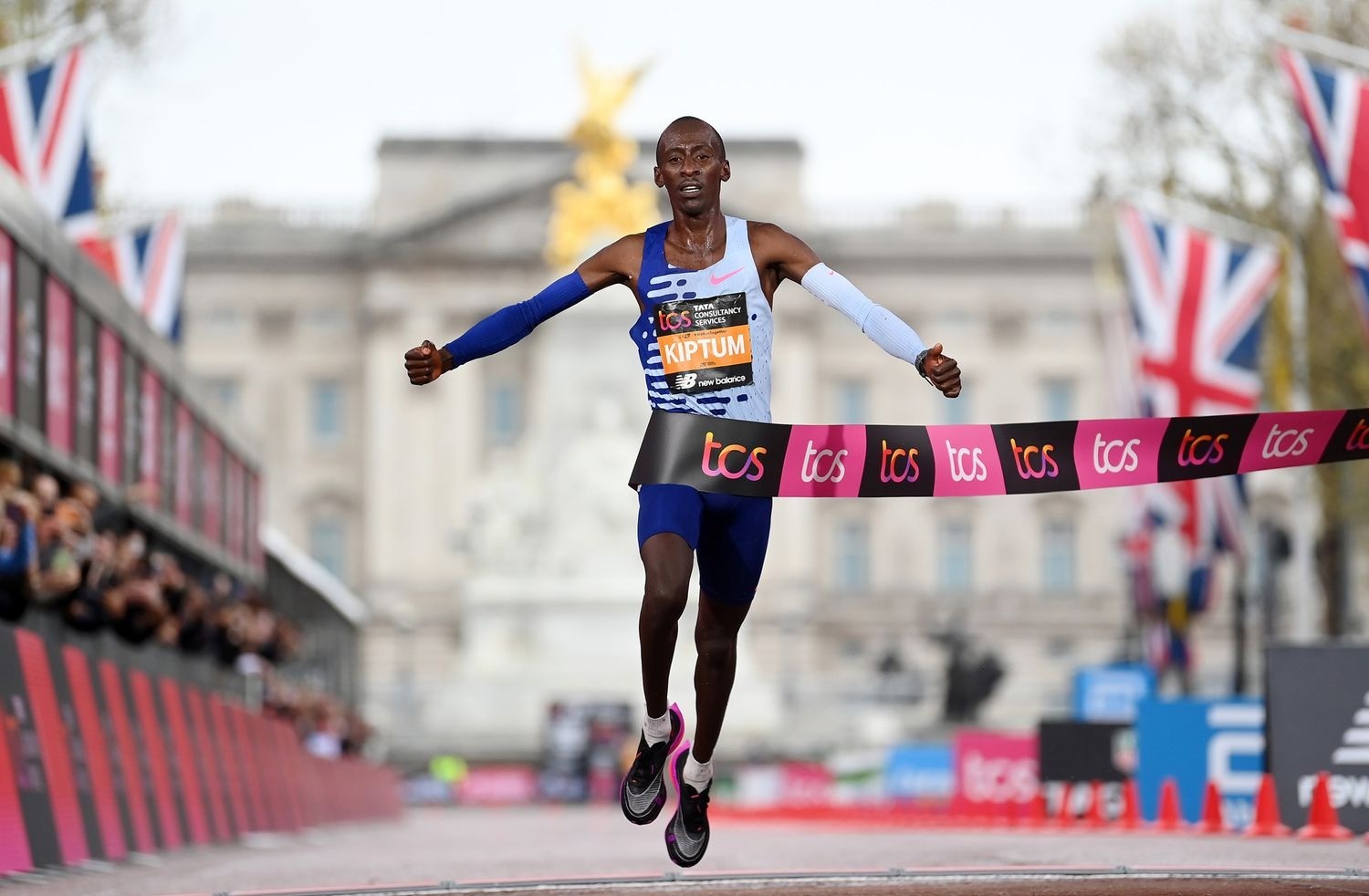Kelvin Kiptum và hành trình phi thường từ cậu bé chăn dê đến kỷ lục gia marathon thế giới- Ảnh 6.