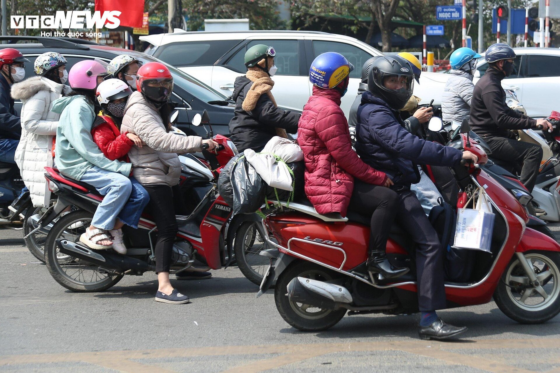 Người dân trở lại Hà Nội sớm, cao tốc Pháp Vân - Cầu Giẽ kẹt cứng- Ảnh 8.