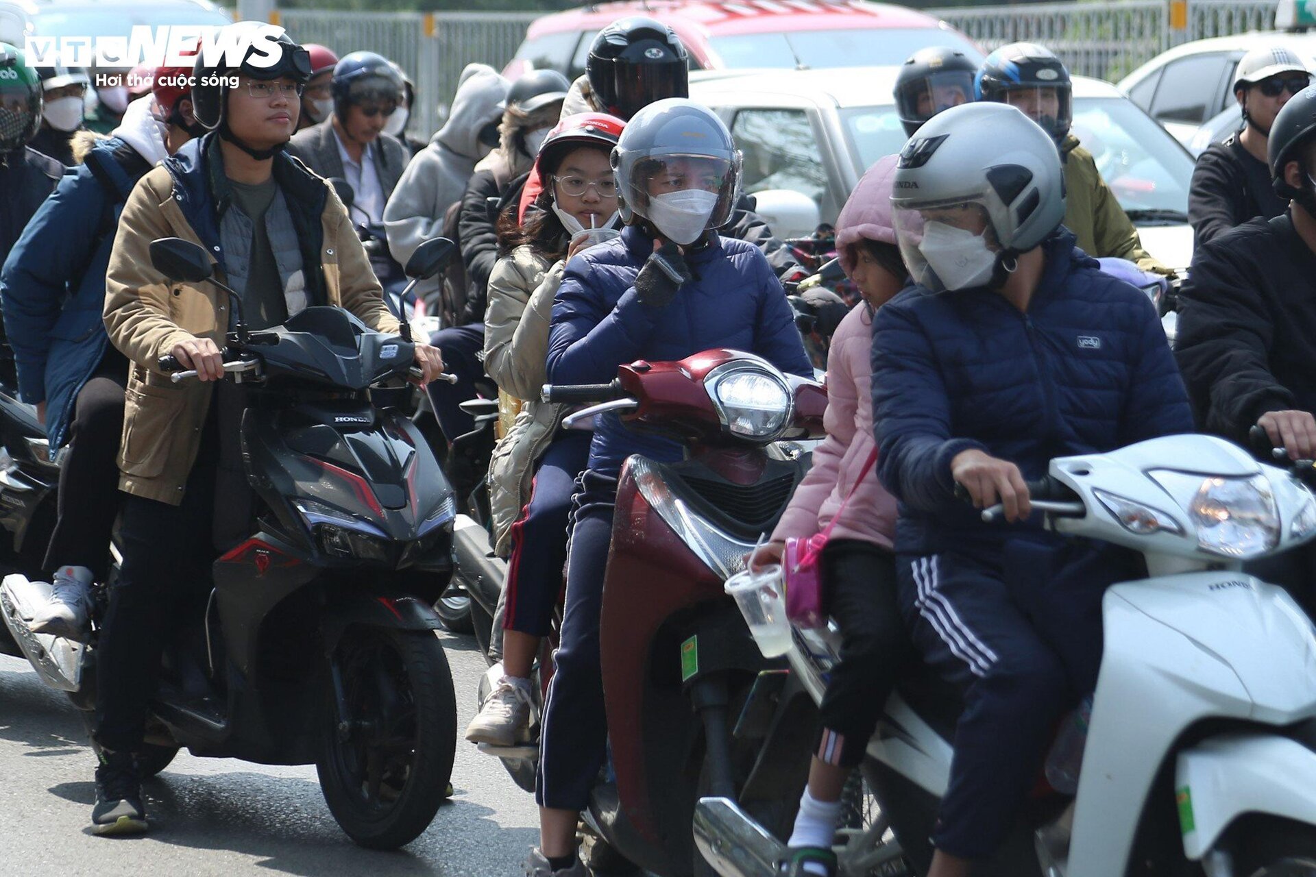 Người dân trở lại Hà Nội sớm, cao tốc Pháp Vân - Cầu Giẽ kẹt cứng- Ảnh 9.