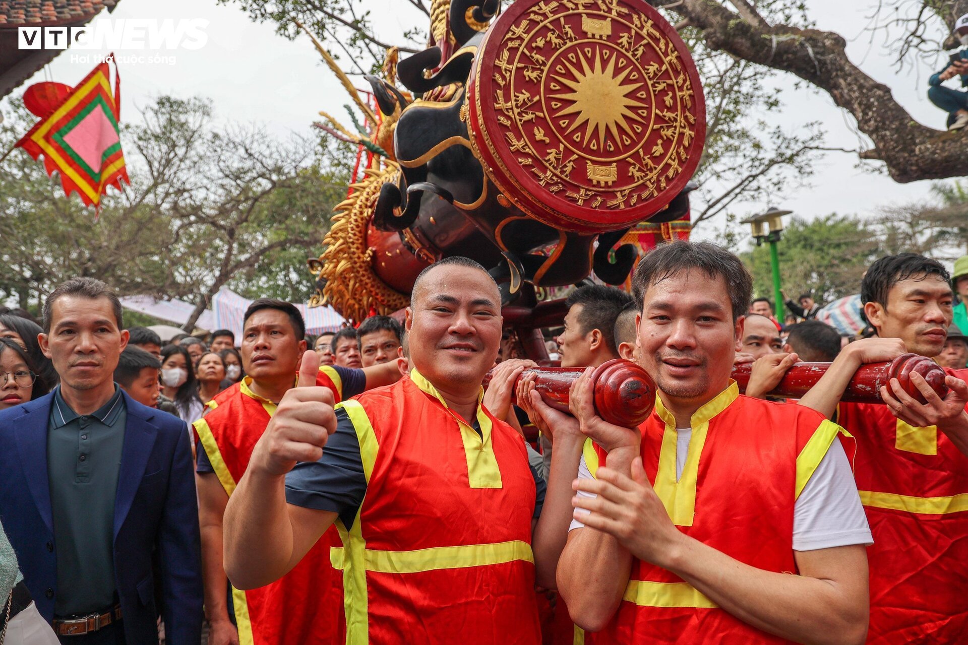 Mùng 4 Tết, làng Đồng Kỵ Bắc Ninh tưng bừng rước đại pháo- Ảnh 4.