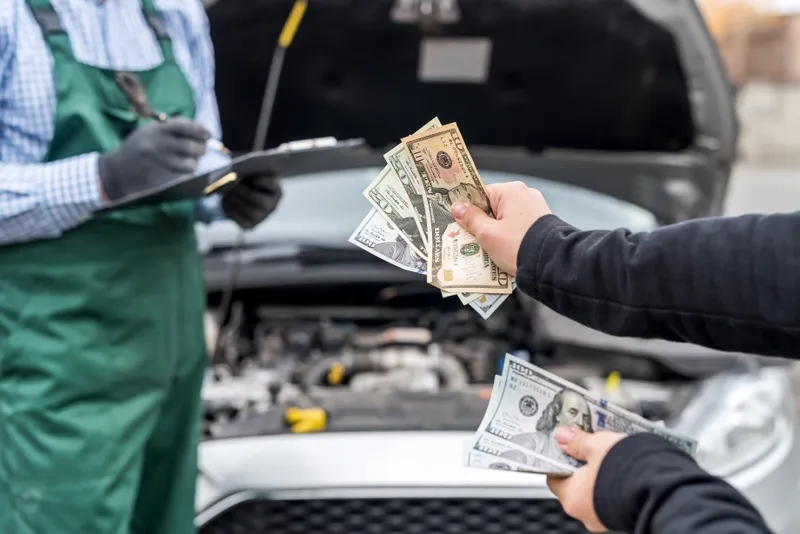Sửa chữa ô tô ngày càng đắt đỏ: Xe phổ thông nhưng chi phí không phổ thông, 'thủ phạm' không ngờ tới- Ảnh 1.