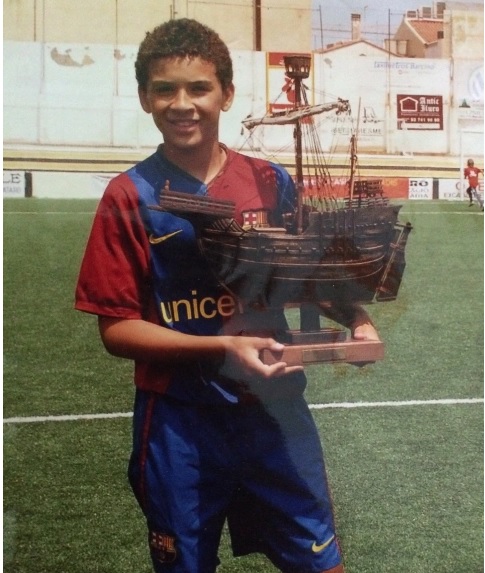 Cựu sao trẻ Barcelona muốn khoác áo tuyển Việt Nam, báo Indo cho rằng đội nhà “gặp nguy hiểm”- Ảnh 2.