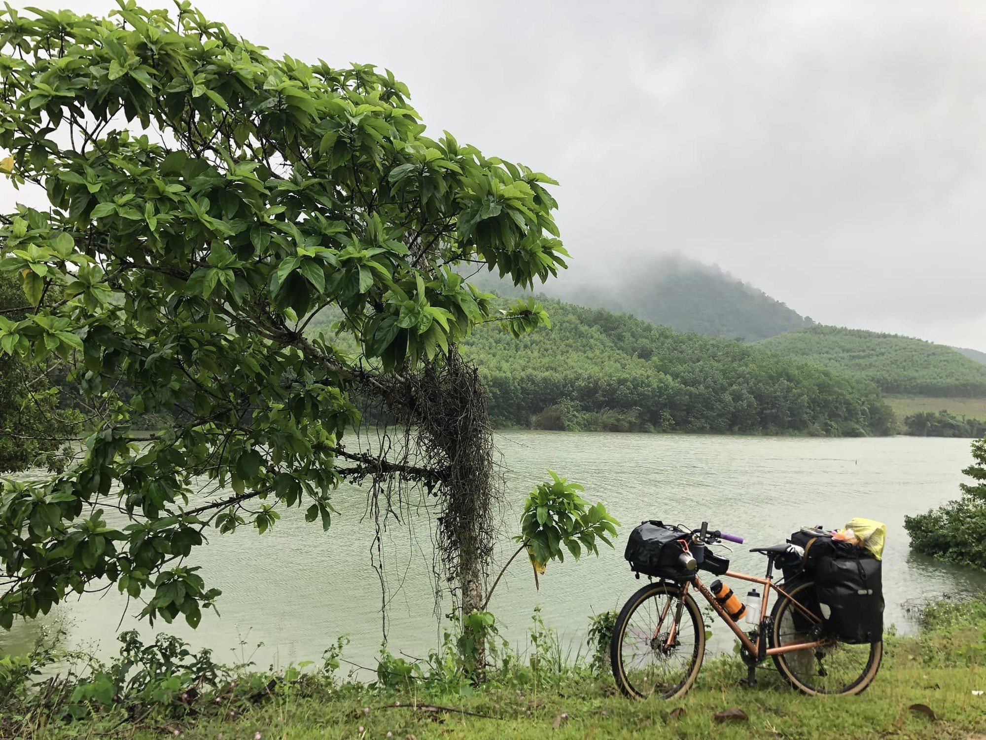 9X đạp xe xuyên Việt: ‘Ngủ nghĩa trang, ăn kham khổ, đi không tính toán rồi tới đâu thì tới’- Ảnh 17.