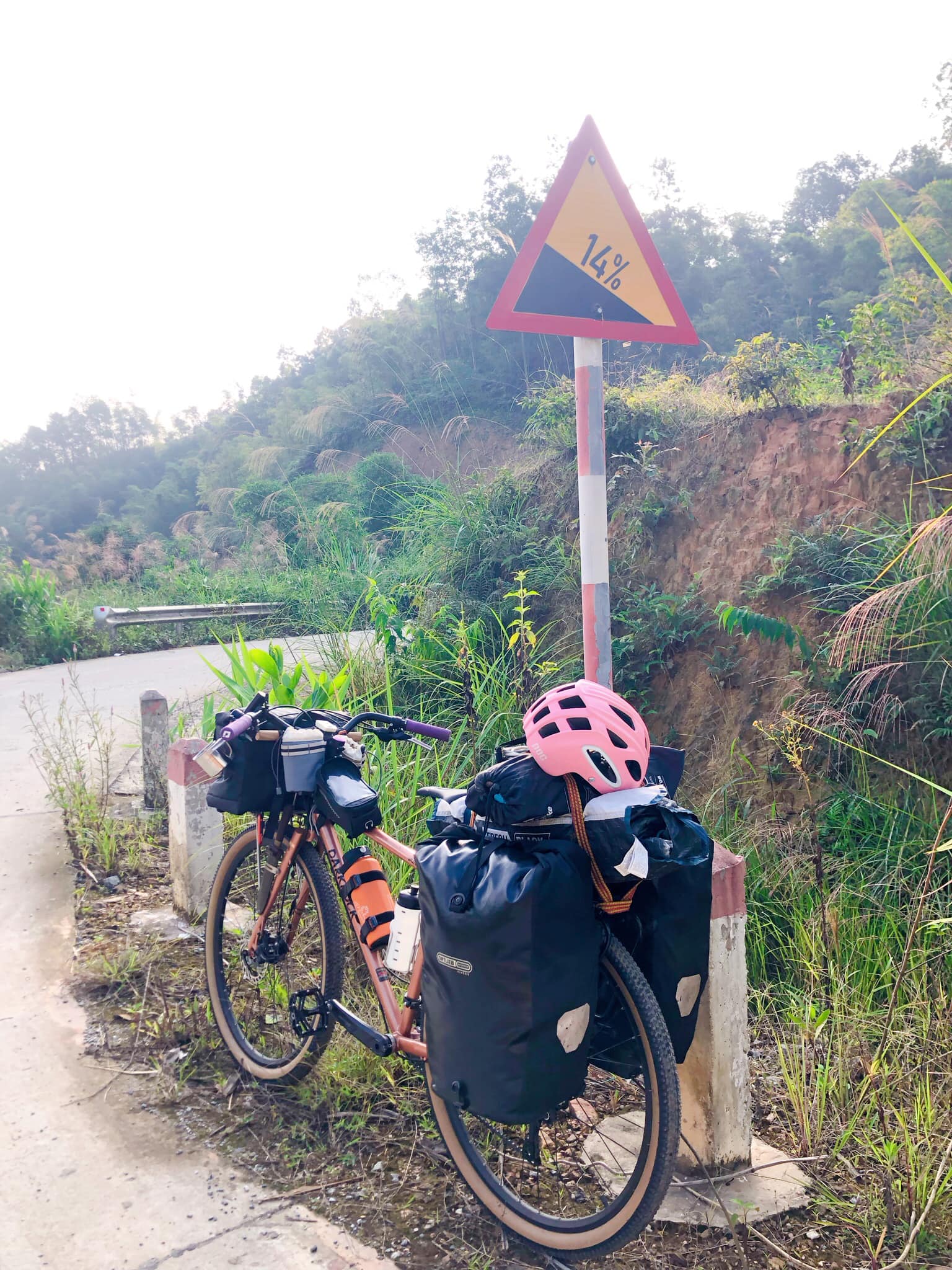 9X đạp xe xuyên Việt: ‘Ngủ nghĩa trang, ăn kham khổ, đi không tính toán rồi tới đâu thì tới’- Ảnh 16.