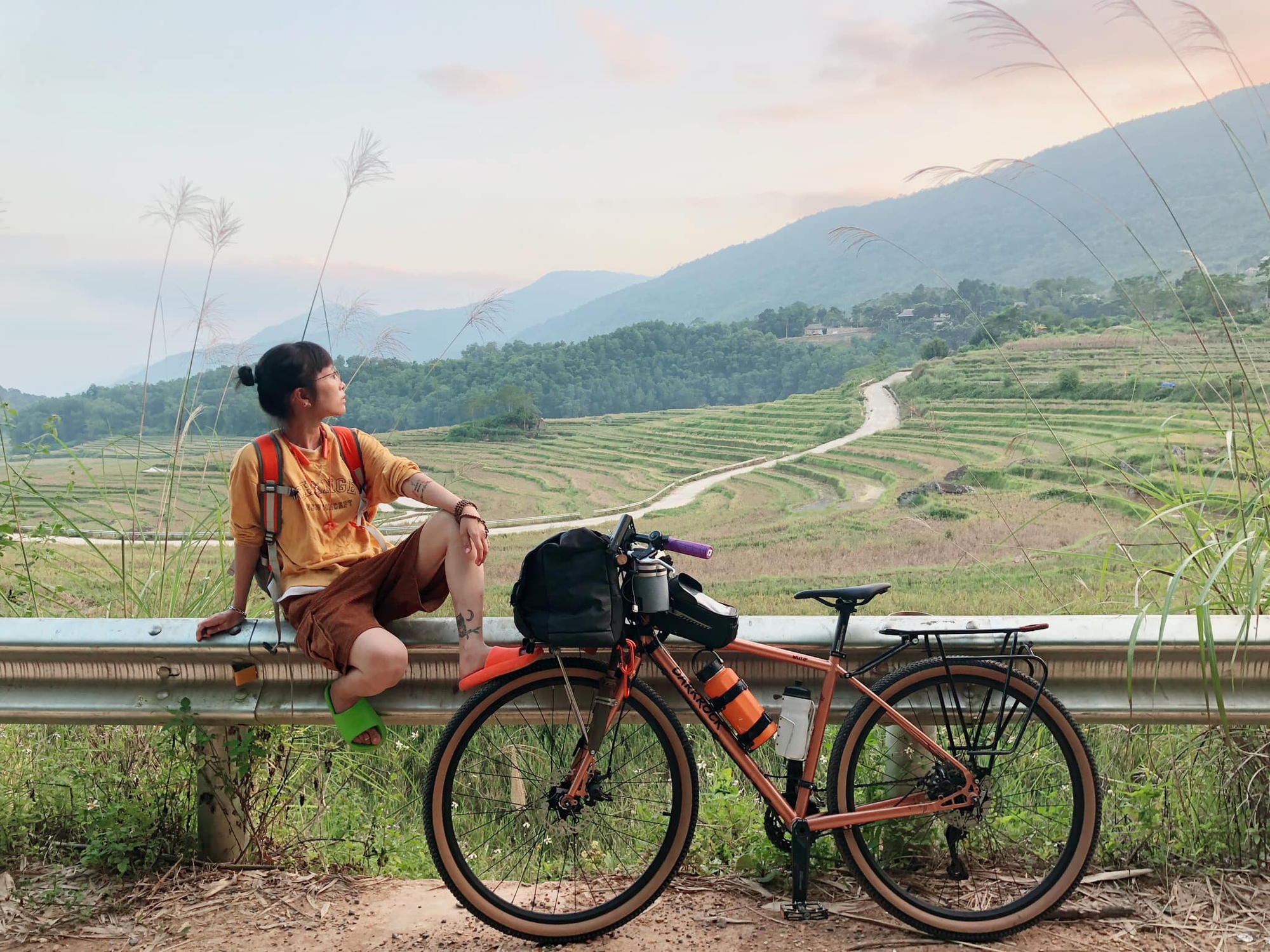 9X đạp xe xuyên Việt: ‘Ngủ nghĩa trang, ăn kham khổ, đi không tính toán rồi tới đâu thì tới’- Ảnh 9.