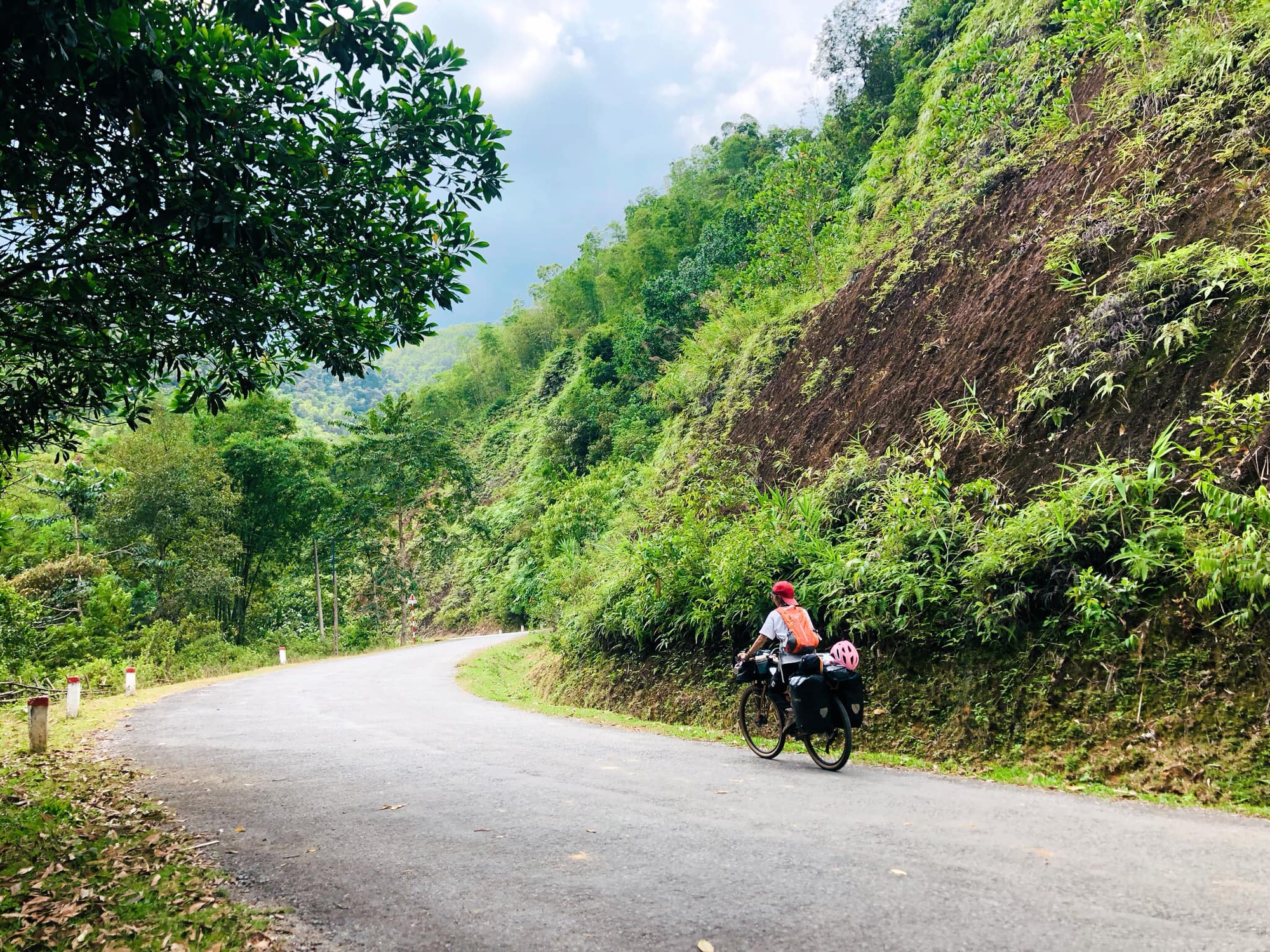 9X đạp xe xuyên Việt: ‘Ngủ nghĩa trang, ăn kham khổ, đi không tính toán rồi tới đâu thì tới’- Ảnh 23.