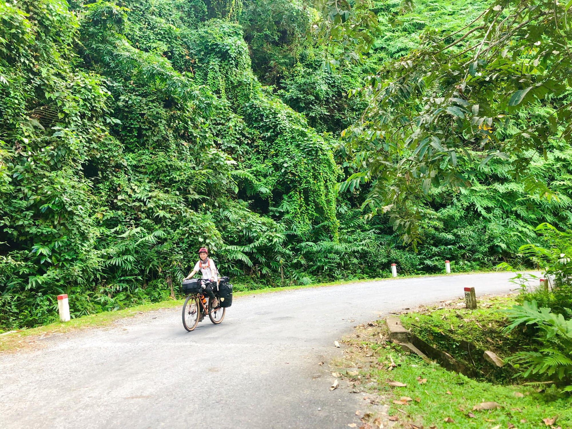 9X đạp xe xuyên Việt: ‘Ngủ nghĩa trang, ăn kham khổ, đi không tính toán rồi tới đâu thì tới’- Ảnh 11.