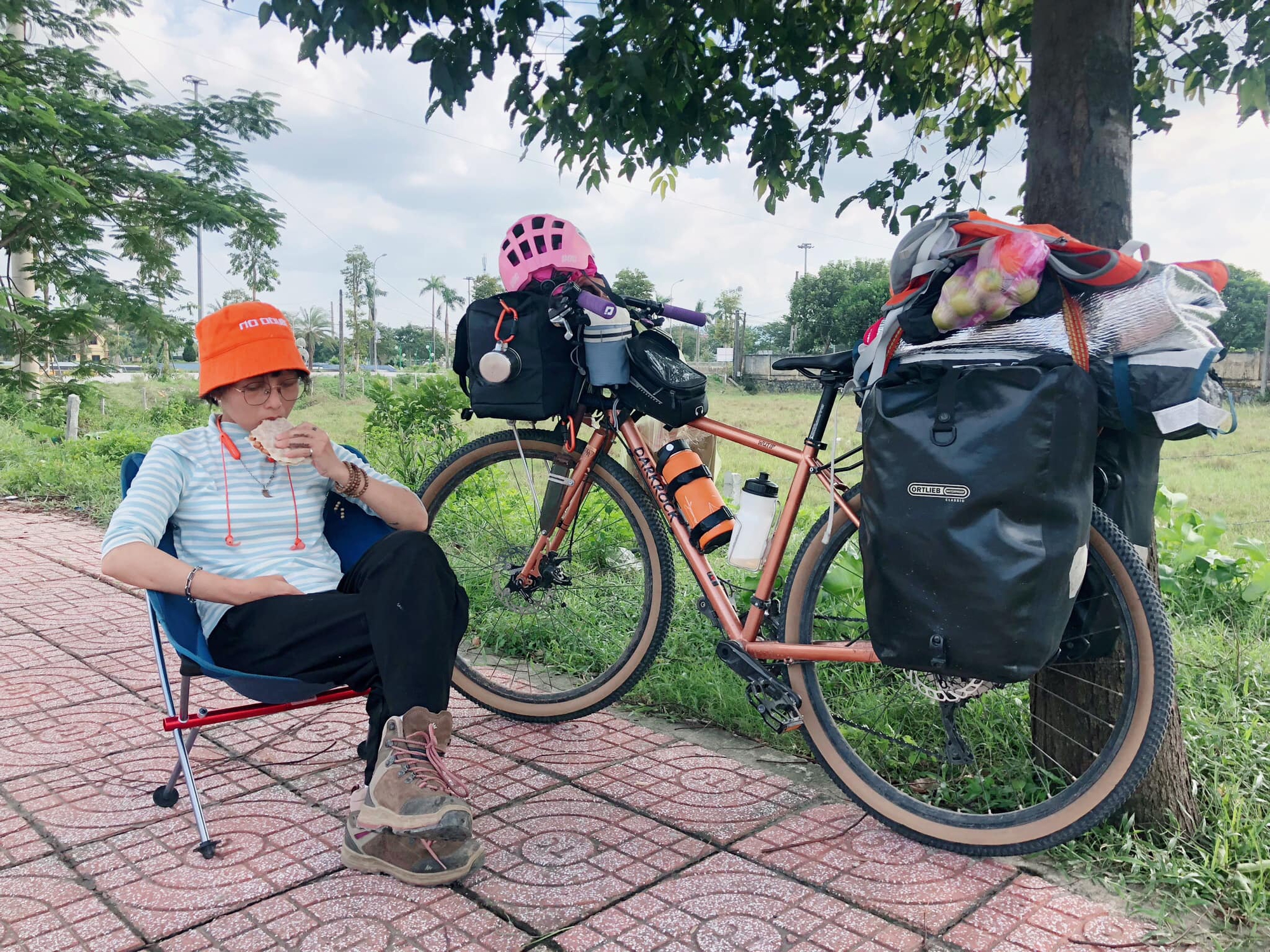 9X đạp xe xuyên Việt: ‘Ngủ nghĩa trang, ăn kham khổ, đi không tính toán rồi tới đâu thì tới’- Ảnh 22.