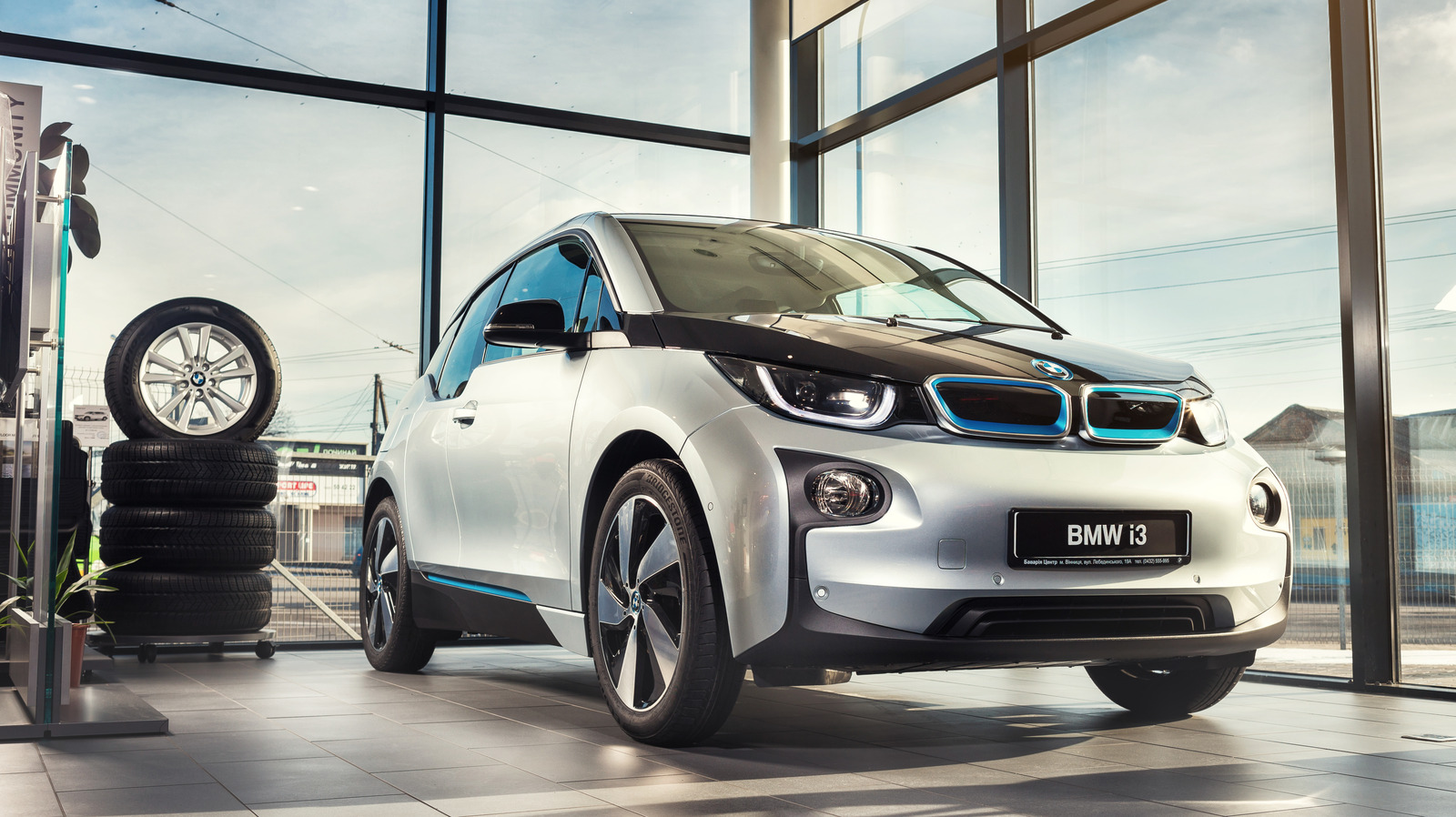 Nuôi xe điện thế này thì không rẻ: Chủ xe BMW tốn gần 1,7 tỷ đồng thay pin, đắt hơn mua xe mới- Ảnh 1.