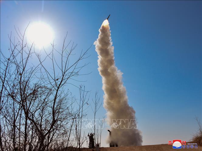 Triều Tiên phóng nhiều tên lửa hành trình- Ảnh 1.