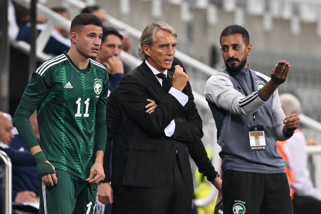 6 tuyển thủ Saudi Arabia bị phạt tiền tỷ, treo giò nhiều tháng vì 'bật' Mancini- Ảnh 2.