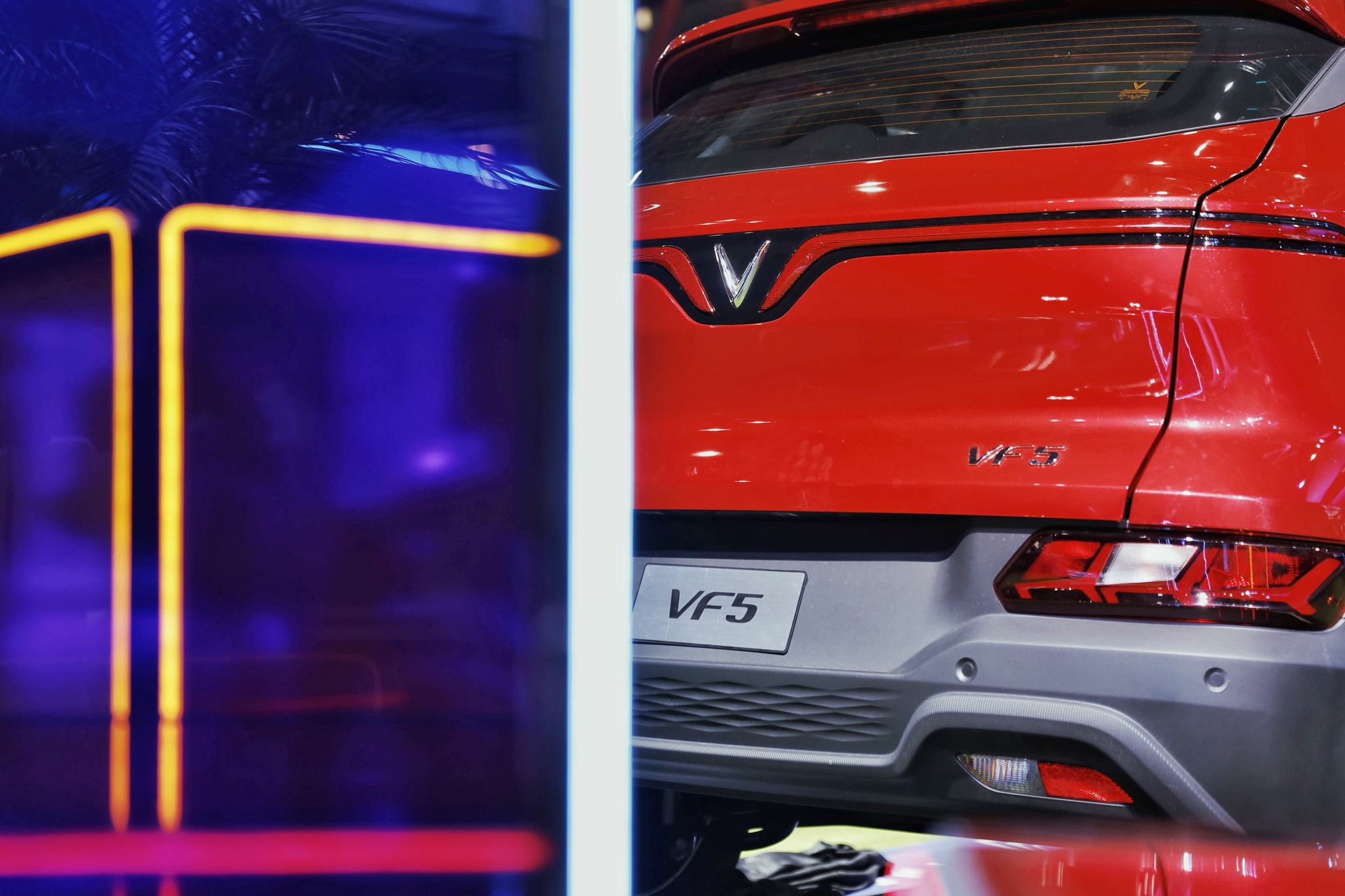 Chân dung VF 5 - mẫu xe VinFast Tổng thống Indonesia đặt bút ký lên nắp capo: Đây là thứ 'uy lực' nhất!- Ảnh 5.