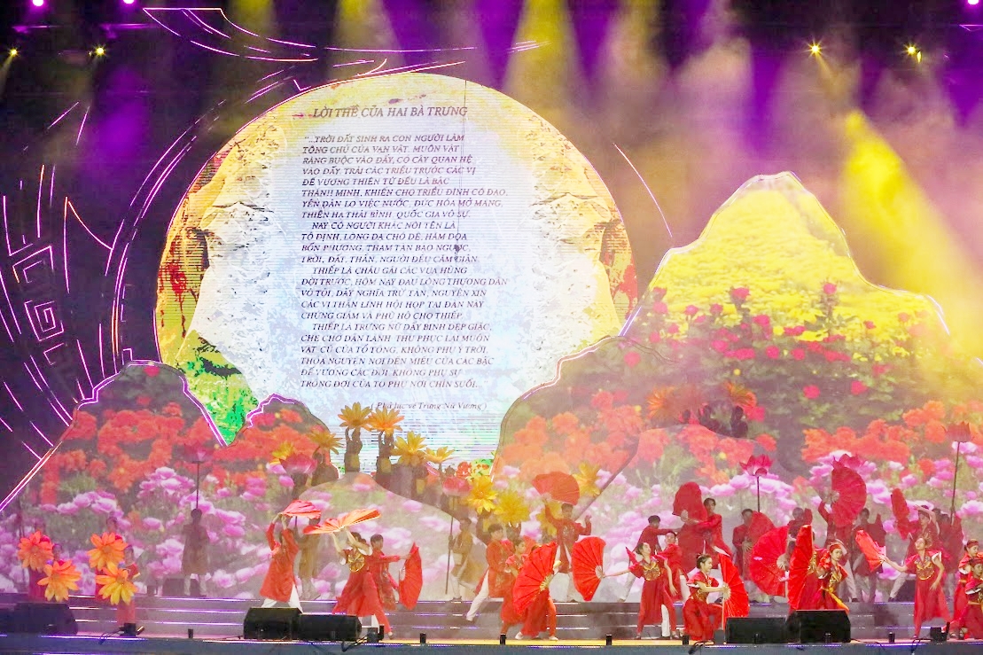 Choáng ngợp với công nghệ 3D mapping tái hiện cuộc khởi nghĩa Hai Bà Trưng- Ảnh 1.