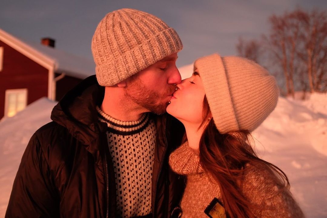 David Beckham hôn vợ và dàn mỹ nhân diện nội y ngày Valentine- Ảnh 3.