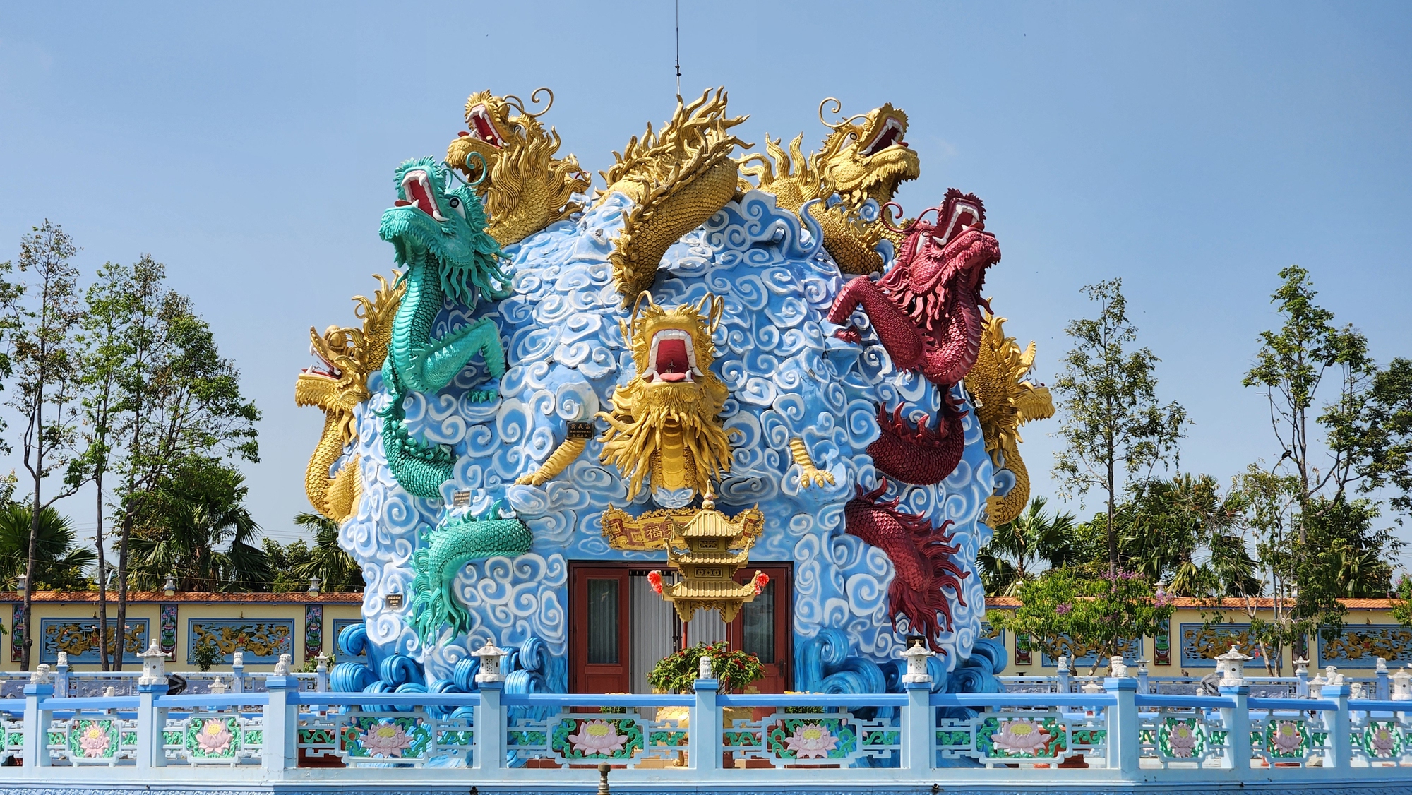 Ngôi chùa có “9 con rồng uốn lượn trên mặt nước” ở Châu Đốc- Ảnh 7.