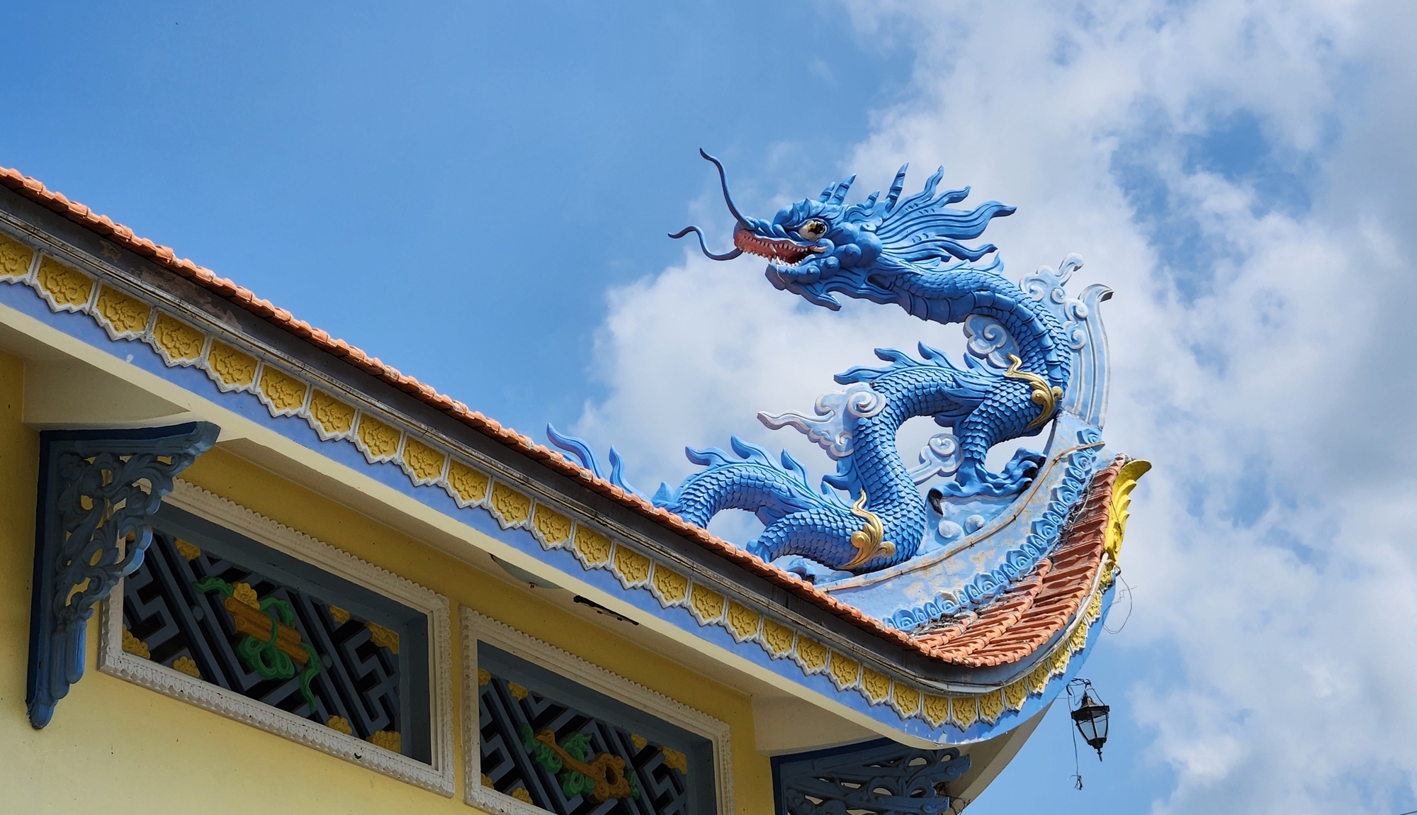 Ngôi chùa có “9 con rồng uốn lượn trên mặt nước” ở Châu Đốc- Ảnh 5.