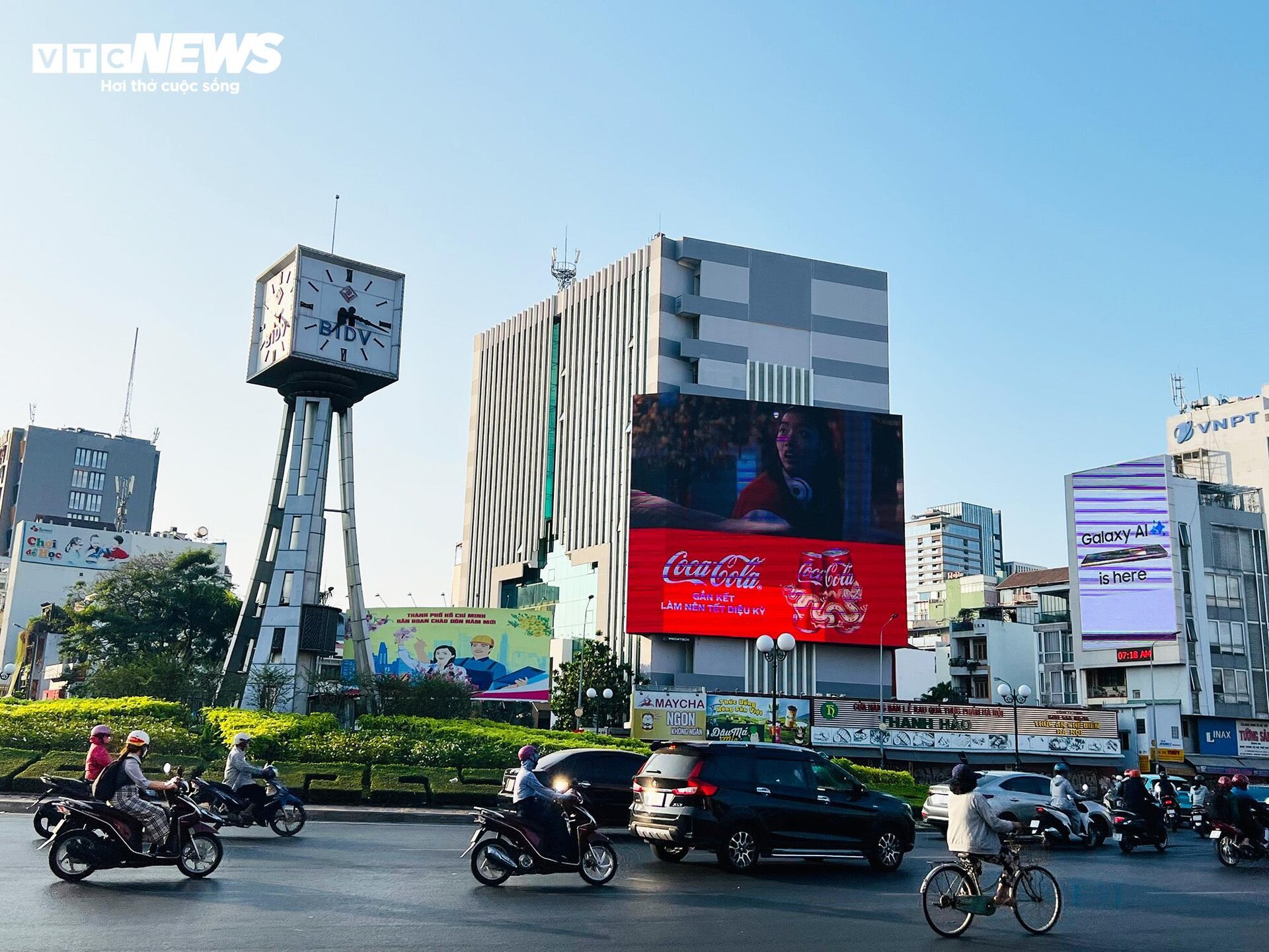 Đường phố TP.HCM thông thoáng trong ngày làm việc đầu năm- Ảnh 12.