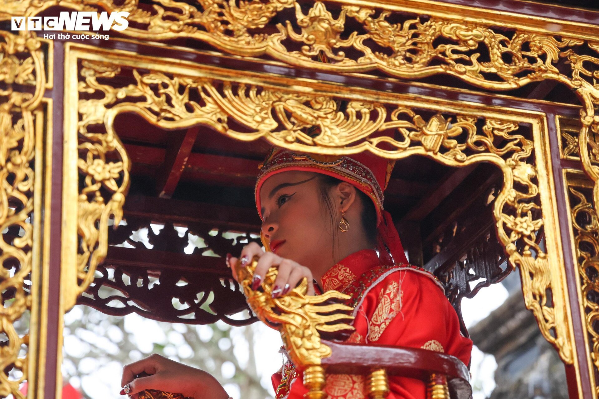 'Tướng bà' 10 tuổi được bảo vệ nghiêm ngặt tại lễ khai hội đền Gióng- Ảnh 11.
