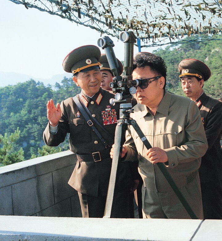 Ảnh hiếm của lãnh đạo Kim Jong-il với quân đội Triều Tiên- Ảnh 11.