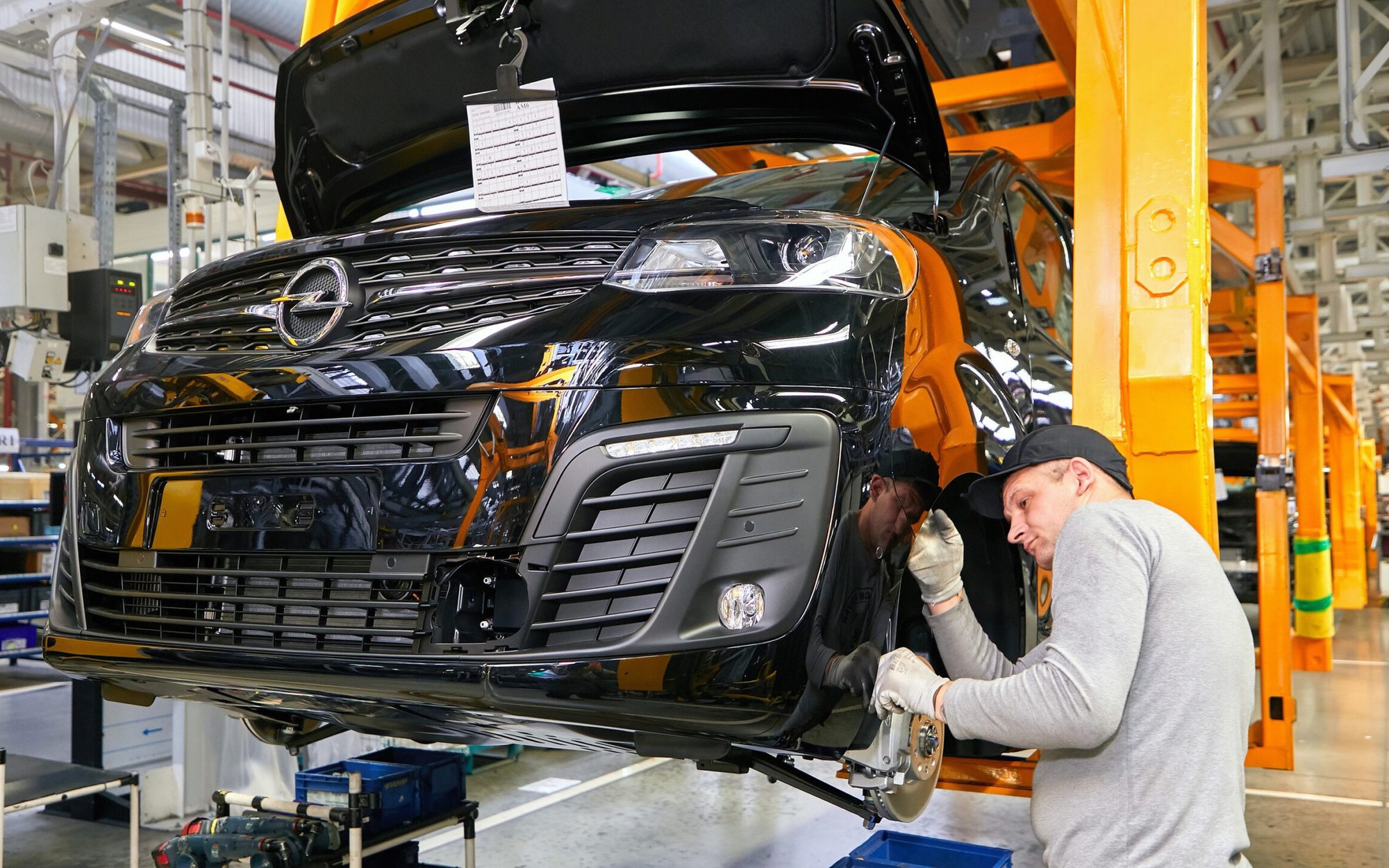 Nga tiếp tục bẻ gãy gọng kìm phương Tây: Nhà máy ô tô của châu Âu được 