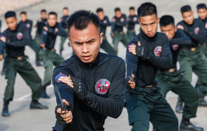 Một ngày trên thao trường khắc nghiệt của lực lượng chống khủng bố- Ảnh 2.