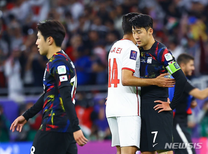 Son Heung-min được bảo vệ trên mọi phương diện, Lee Kang-in hứng chịu chỉ trích trên toàn cõi mạng Hàn sau vụ xô xát ở Asian Cup 2023- Ảnh 1.