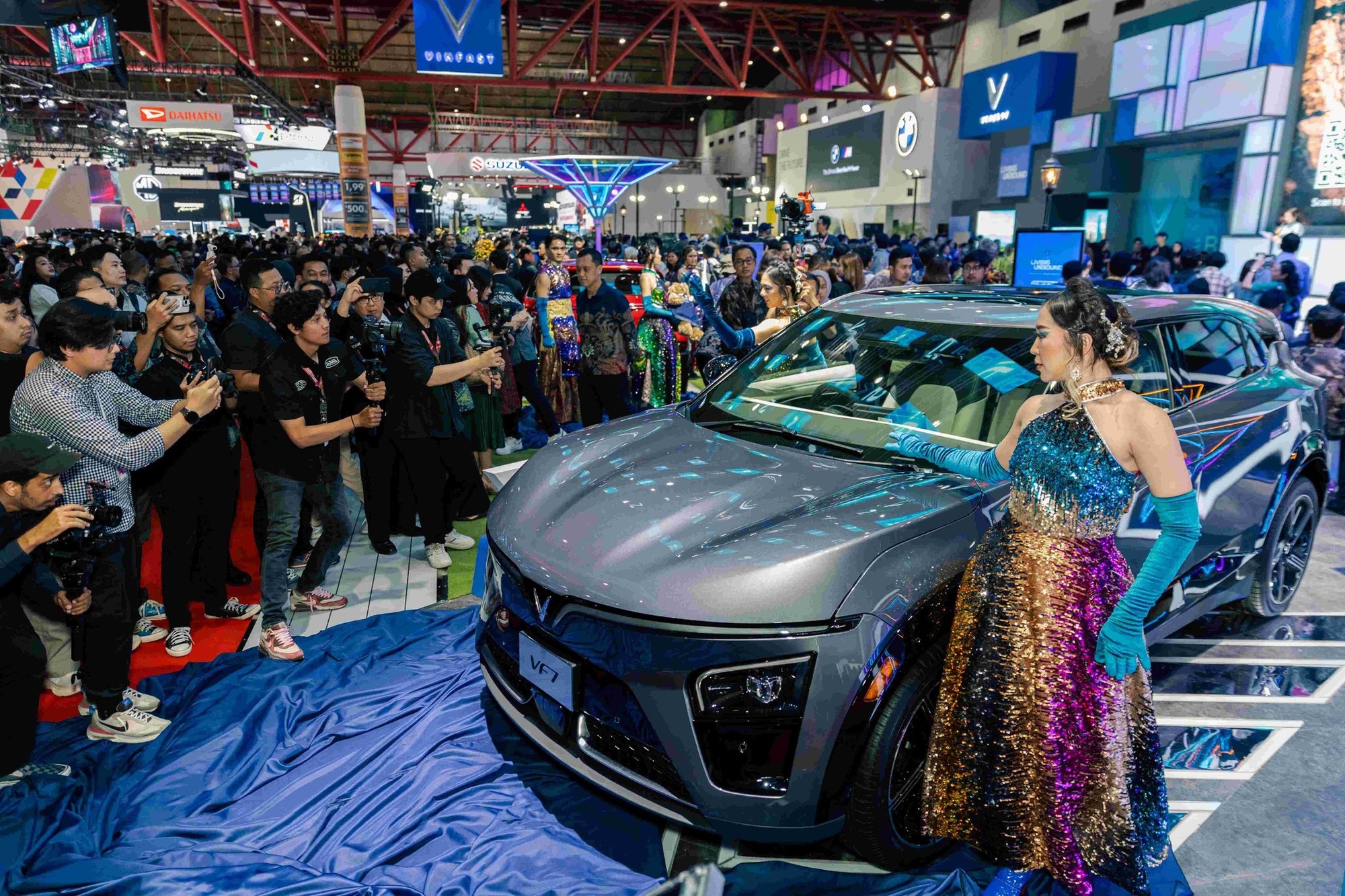 Indonesia có tới 3 triển lãm nhưng vì sao VinFast chọn lúc này để ra mắt xe tay lái nghịch và chào sân nơi bán nhiều ô tô nhất Đông Nam Á?- Ảnh 2.