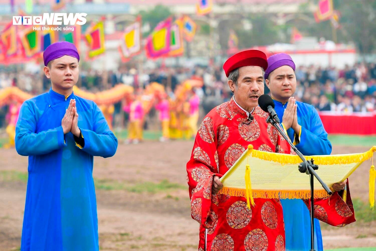 Lão nông đóng giả vua, mặc long bào đi cày trong lễ hội Tịch điền ở Hà Nam- Ảnh 7.