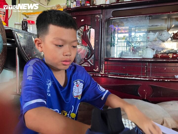 Cậu bé 10 tuổi ở Phú Yên đạp xe đi Bình Dương tìm mẹ: Khi nỗi nhớ thắng nỗi sợ- Ảnh 1.