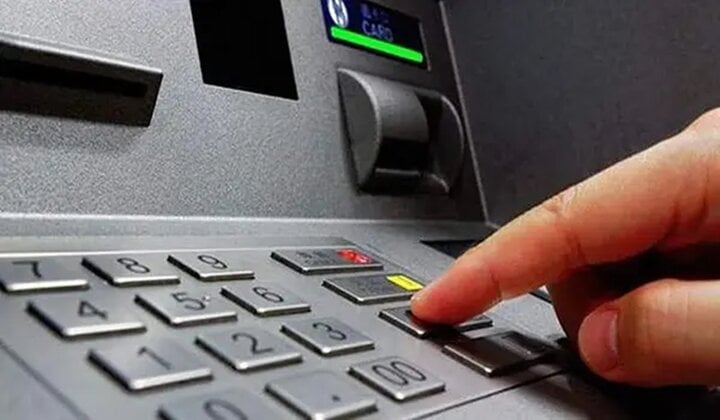 Hạn mức chuyển tiền qua ATM là bao nhiêu?- Ảnh 1.