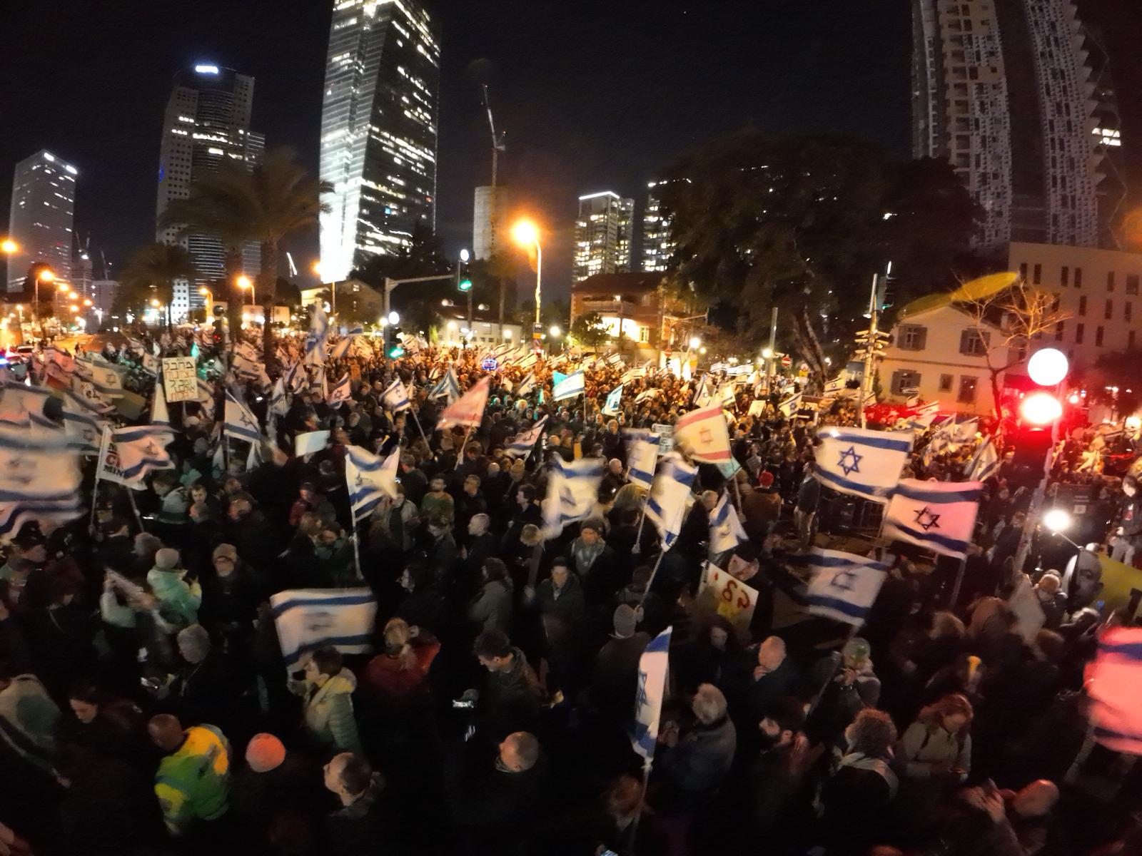 Israel: Hàng nghìn người giận dữ vây dinh Tổng thống và Thủ tướng, phá 