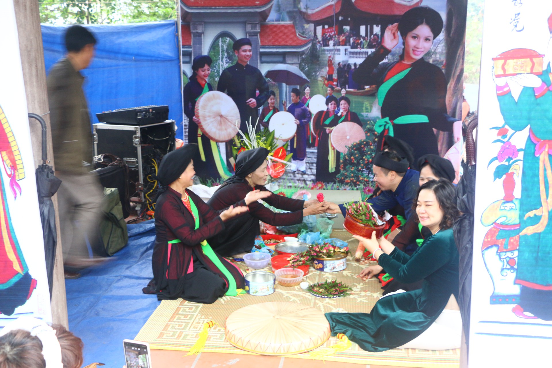 Lễ hội nổi tiếng ở tỉnh nhỏ nhất Việt Nam, hút hàng vạn khách trong 2 ngày, cách Hà Nội chưa tới 50km
- Ảnh 7.