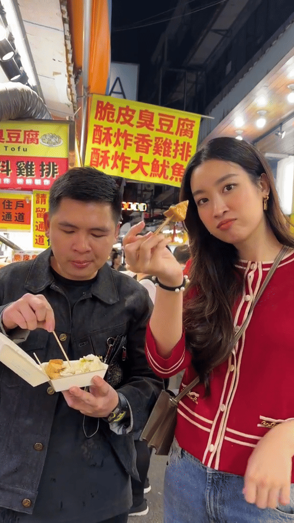 Chồng chủ tịch của Đỗ Mỹ Linh làm netizen đứng ngồi không yên vì diễn xuất quá mượt trong vlog du lịch của vợ- Ảnh 5.