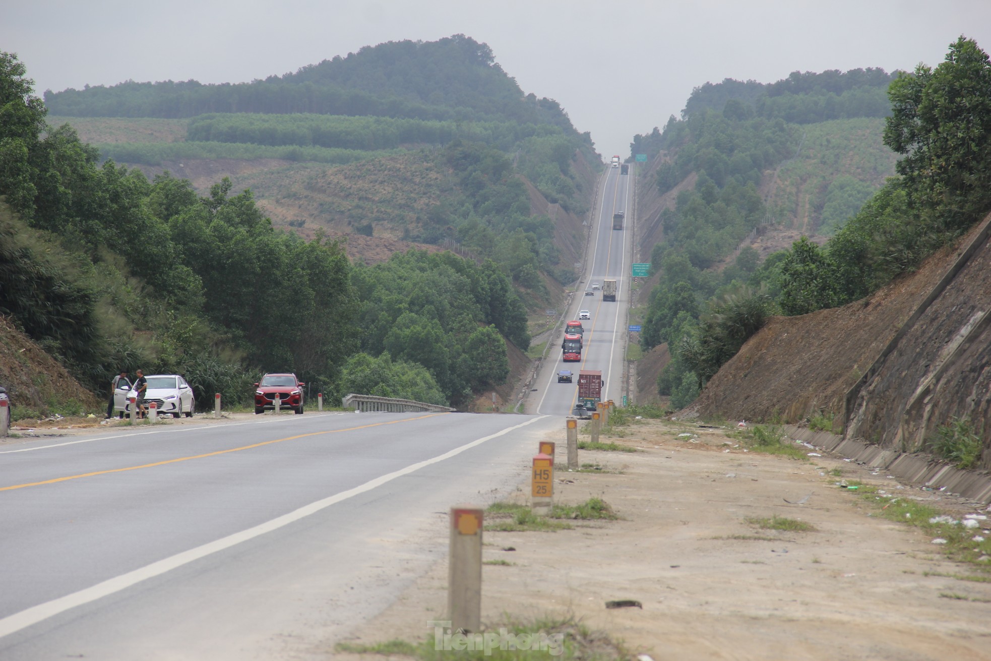 Đường càng đông, vượt ẩu càng nhiều trên cao tốc Túy Loan - La Sơn - Cam Lộ- Ảnh 8.