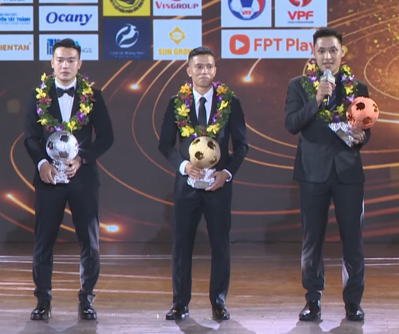 Trao giải bóng đá Việt Nam 2023: Hoàng Đức giành Quả bóng vàng; trò cưng HLV Troussier được vinh danh- Ảnh 8.