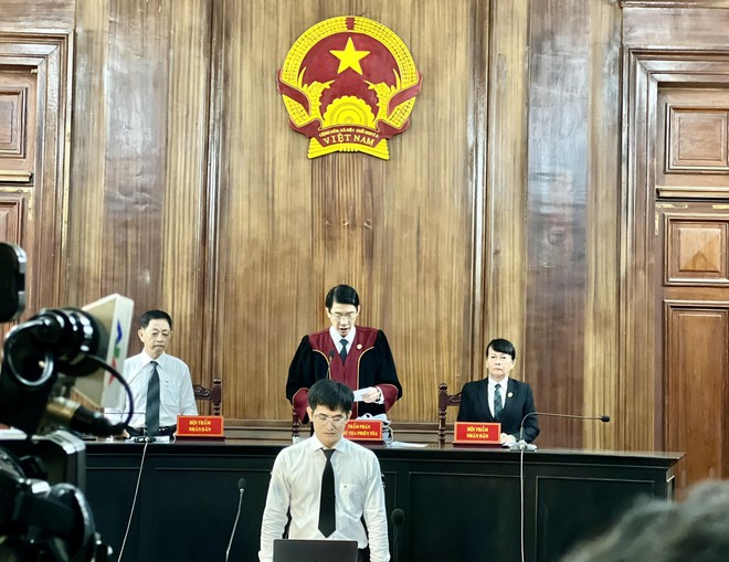 Ngọc Trinh từ chối 1 luật sư bào chữa, khai hoàn cảnh gặp thầy dạy lái mô tô Trần Xuân Đông- Ảnh 1.