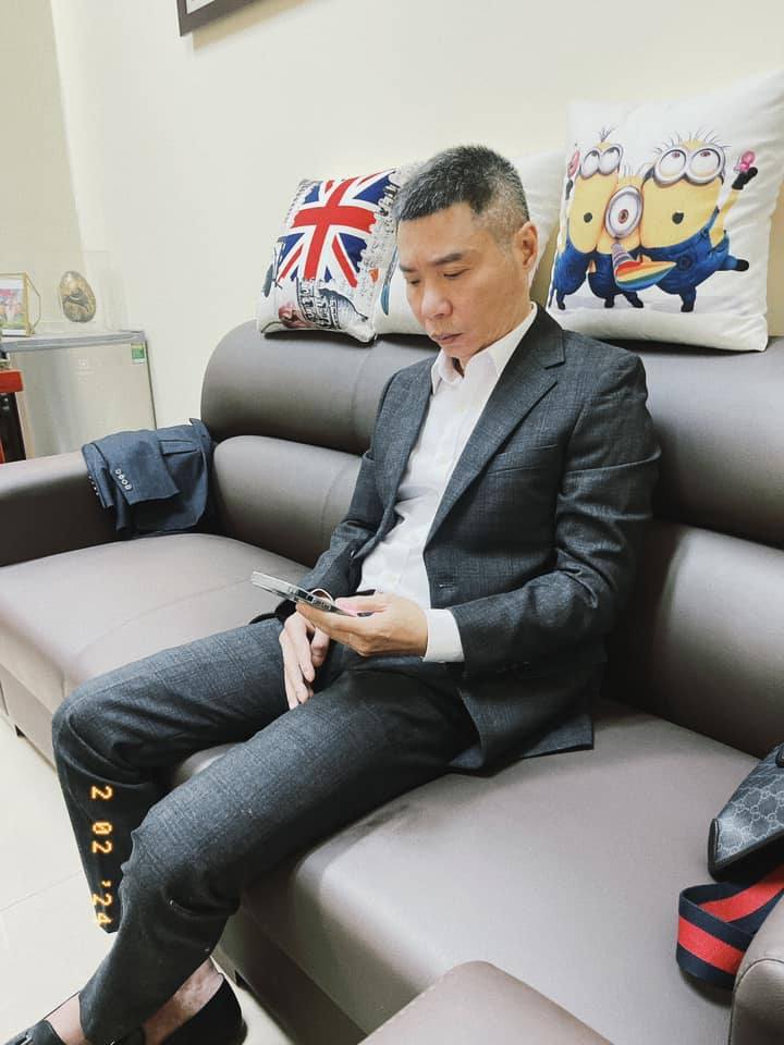 Bất ngờ trước hình ảnh phong độ của Công Lý sau thời gian bị bệnh, bà xã nhìn anh lên đồ mà tỉnh cả ngủ