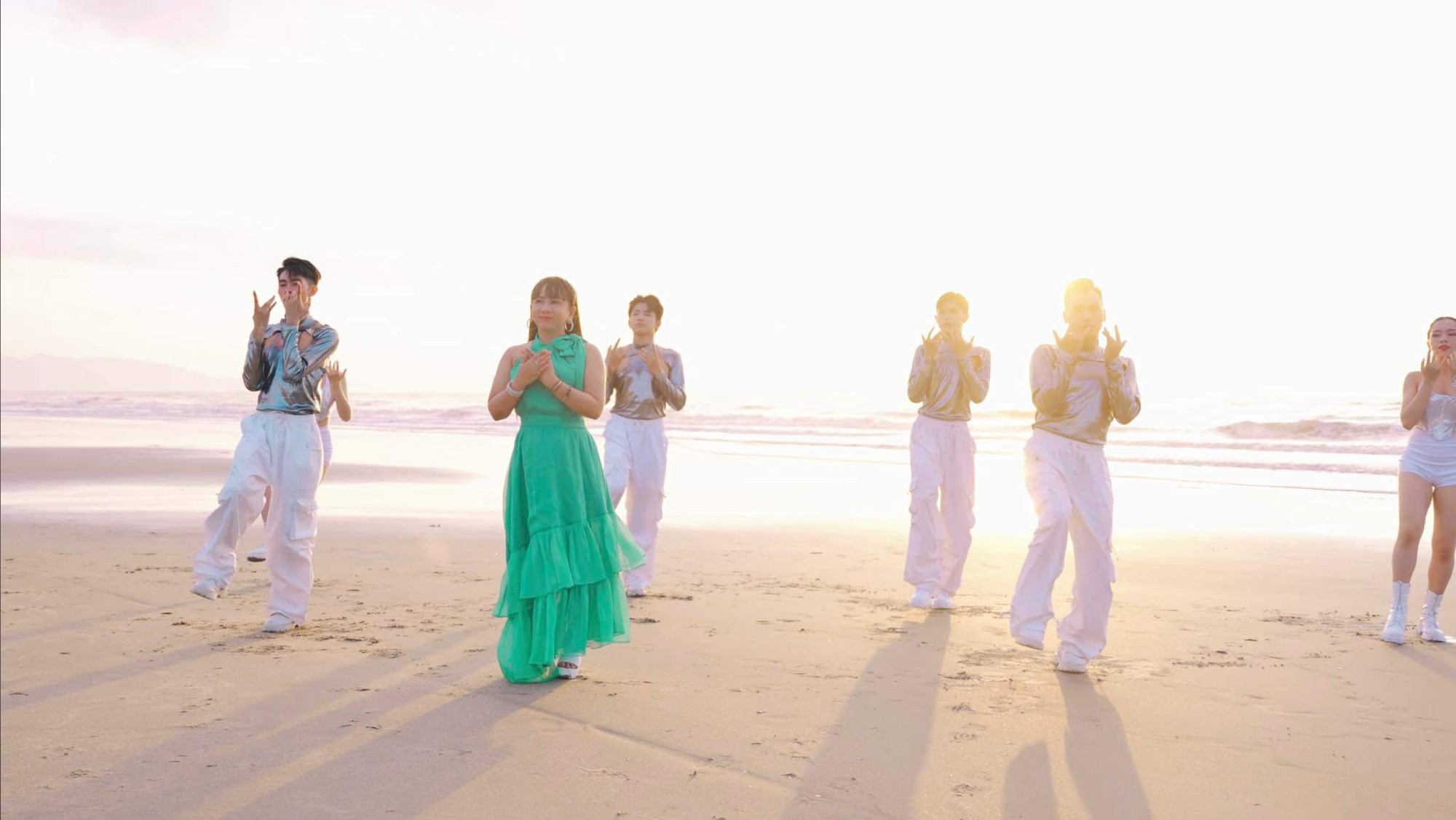 "Hiện tượng mạng" Anna Yến Phượng ra MV mới- Ảnh 2. "Hiện tượng mạng" Anna Yến Phượng ra MV mới- Ảnh 2.