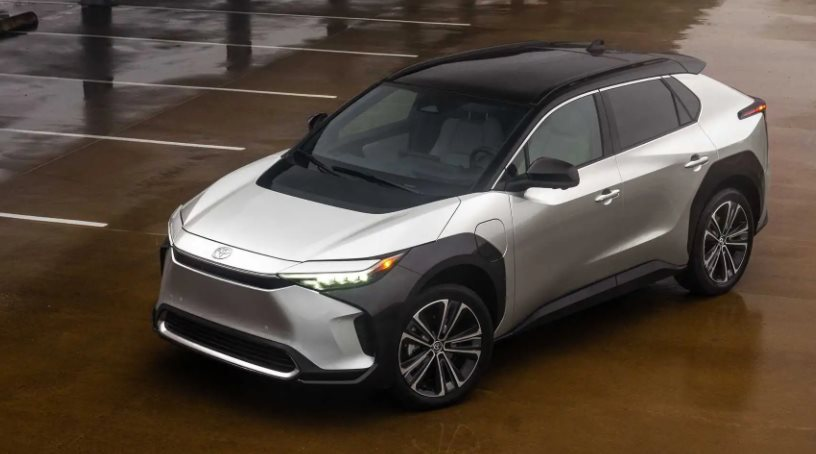 Doanh số xe điện tăng hơn 300%, vì sao Toyota vẫn kiên quyết 'bỏ bê' xe điện, ưu ái xe xăng?- Ảnh 1.