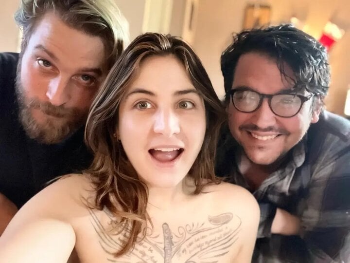 Người phụ nữ công khai sống chung nhà với cả chồng và người yêu- Ảnh 2.