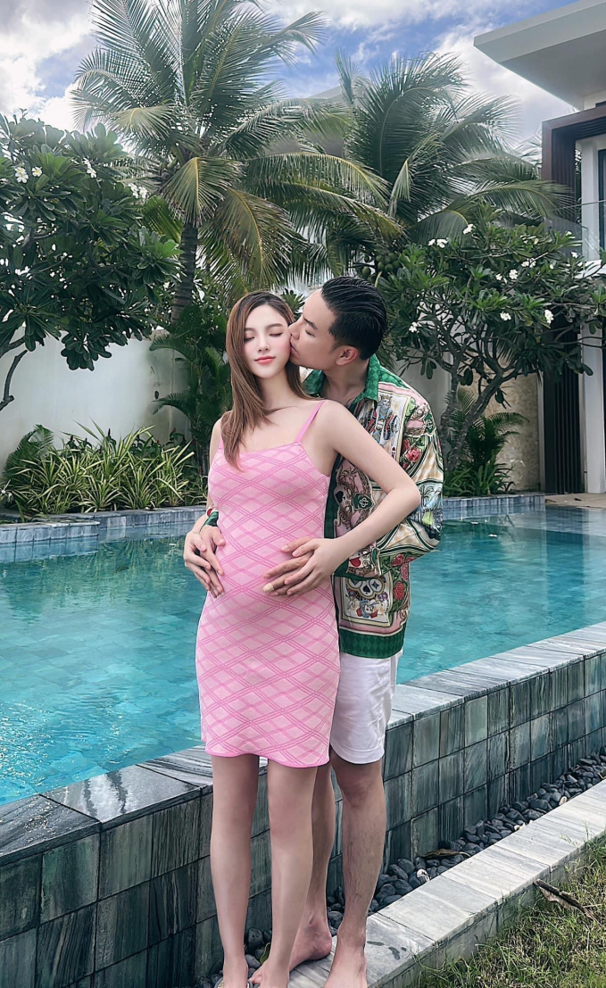 Sao nữ Vbiz lần đầu khoe cận mặt cặp song sinh sau thời gian giấu kín
