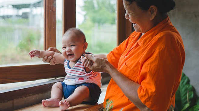 Nỗi niềm của những người ông bà bị chỉ trích không chăm cháu giúp là không thương con cháu: Đừng bắt chúng tôi phải “làm cha mẹ lần 2”