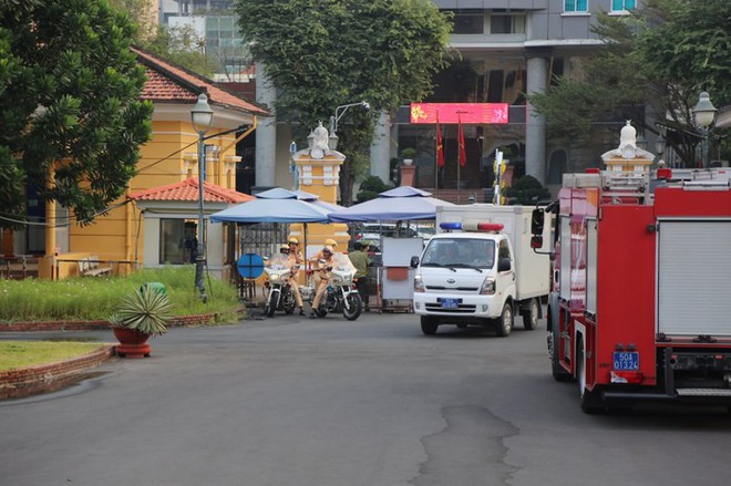 Những hình ảnh đầu tiên tại phiên tòa xét xử người mẫu Ngọc Trinh- Ảnh 3. Những hình ảnh đầu tiên tại phiên tòa xét xử người mẫu Ngọc Trinh- Ảnh 3.