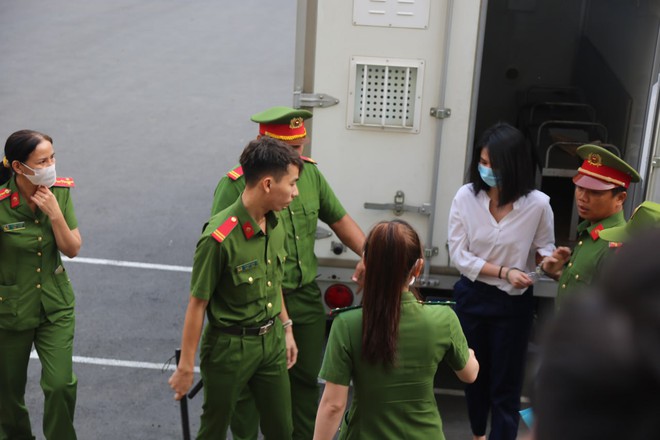 Những hình ảnh đầu tiên tại phiên tòa xét xử người mẫu Ngọc Trinh- Ảnh 1. Những hình ảnh đầu tiên tại phiên tòa xét xử người mẫu Ngọc Trinh- Ảnh 1.