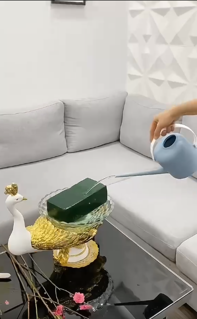 Cách cắm cành đào dăm chưng phòng khách cho 1 mùa Tết tiết kiệm mà vẫn đủ đầy, an vui- Ảnh 3. Cách cắm cành đào dăm chưng phòng khách cho 1 mùa Tết tiết kiệm mà vẫn đủ đầy, an vui- Ảnh 3.