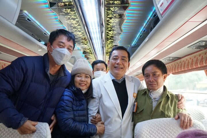 Mẹ hạnh phúc nhìn con ăn được cơm sau 3 tháng chiến đấu với ung thư- Ảnh 11.